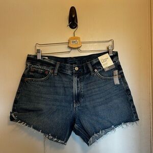 Gap Low Rise 4” Stride Denim Shorts
